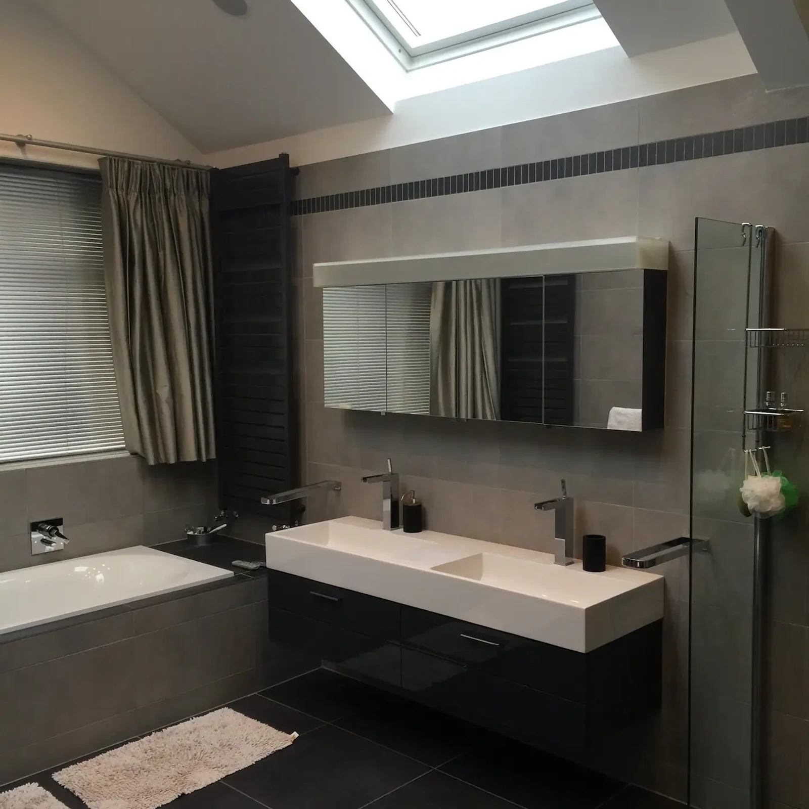 En-suite bathroom detail